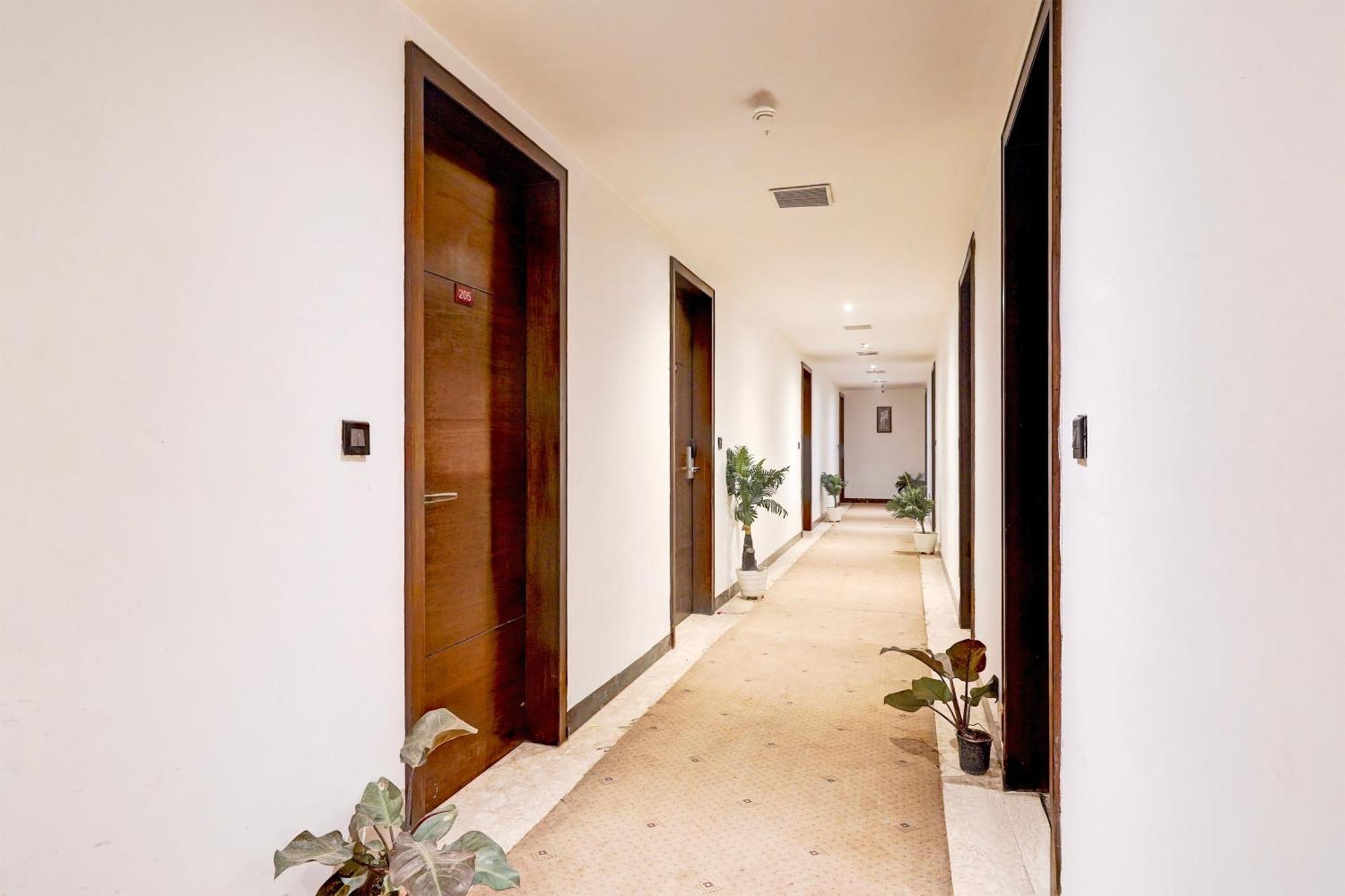 Townhouse Oak Agra Near Sultanganj Puliya Formerly Bb Grand Exterior photo